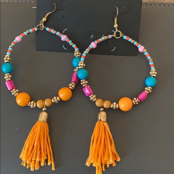 edge Jewelry - Beaded hoop earrings